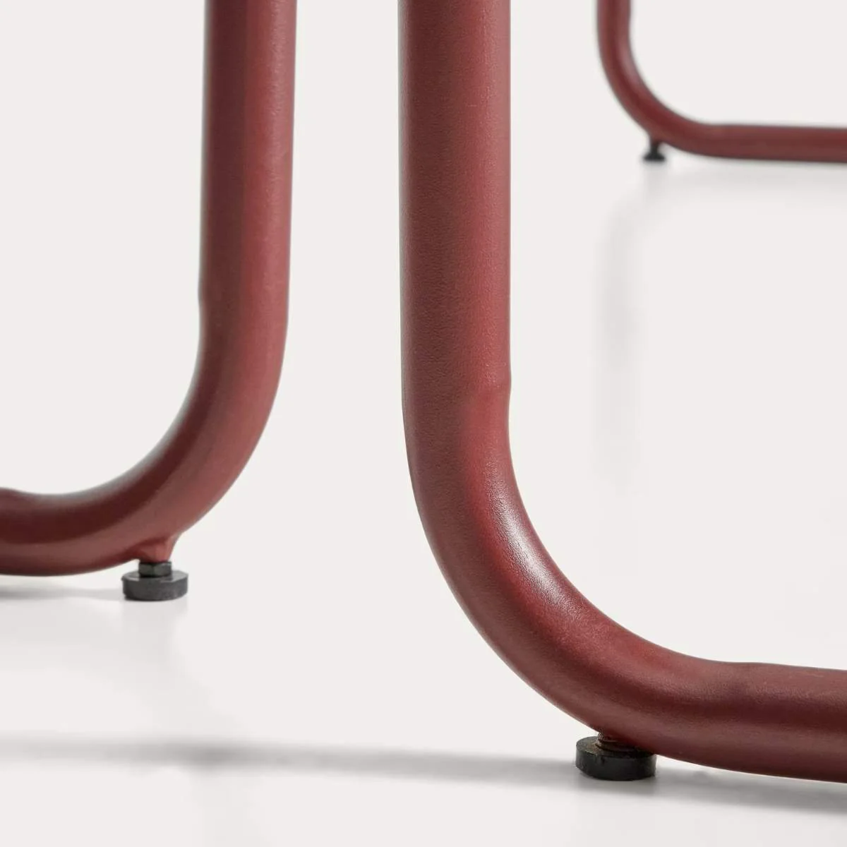Kave Home Sotil Set of 2 Benches and Galvanized Steel Table with Garnet Finish 183 x 83 cm - Image 7