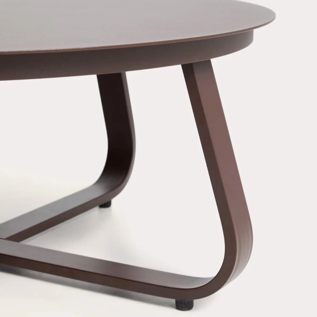 Kave Home Tamaris ecru aluminium outdoor coffee table Ø80cm - Image 11