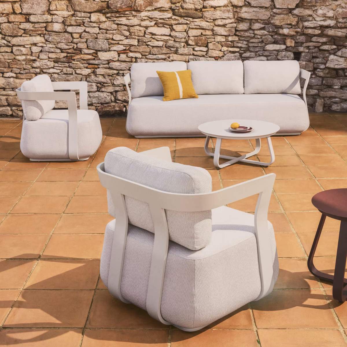 Kave Home Tamaris ecru aluminium outdoor coffee table Ø80cm - Image 13