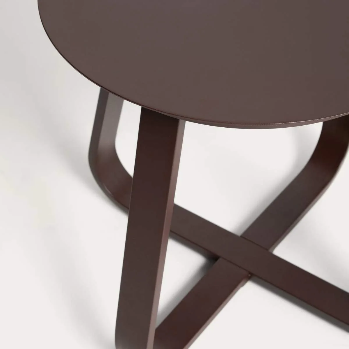Kave Home Tamaris ecru aluminium outdoor side table Ø48cm - Image 10