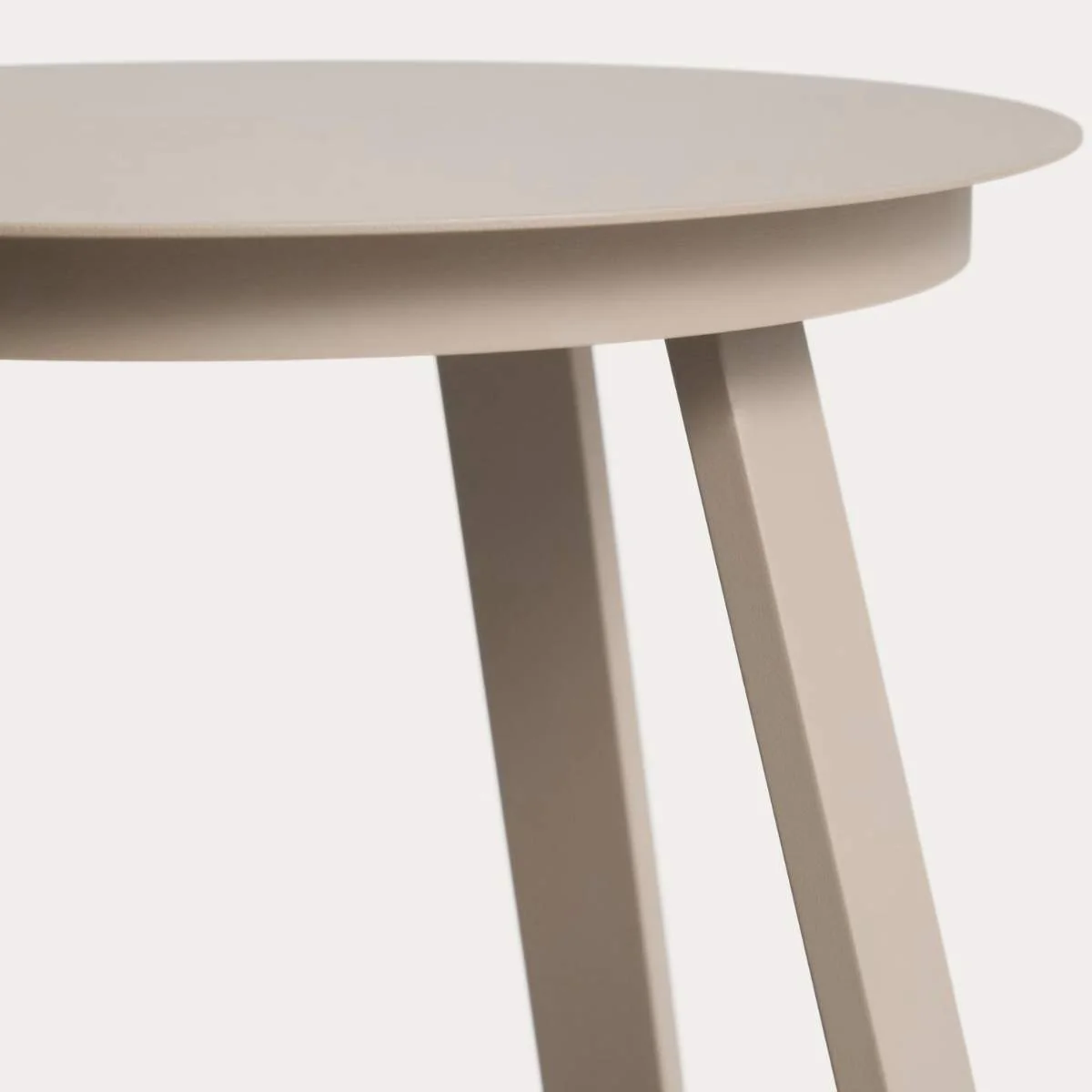 Kave Home Tamaris ecru aluminium outdoor side table Ø48cm - Image 8