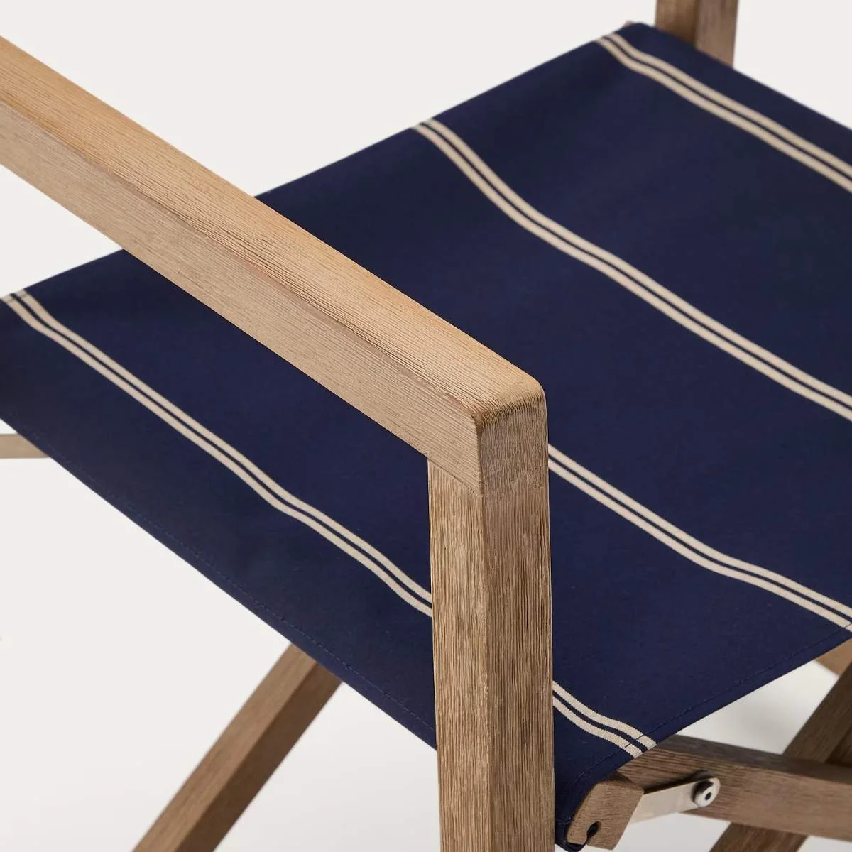Kave Home Vilara blue and beige striped outdoor folding chair made of FSC 100% solid acacia wood - Image 12