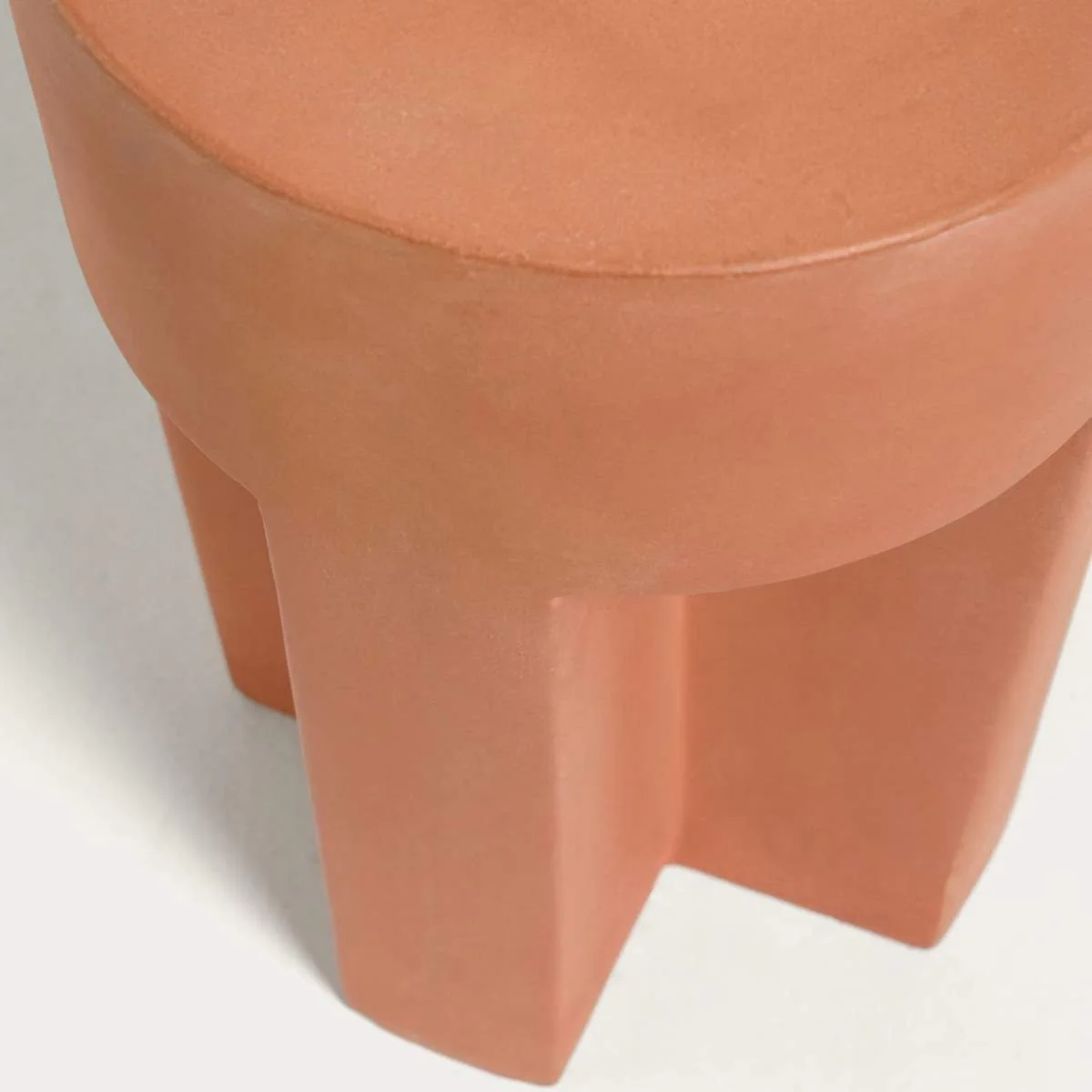 Kave Home Vilena round outdoor terracotta side table, Ø 33 cm - Image 2