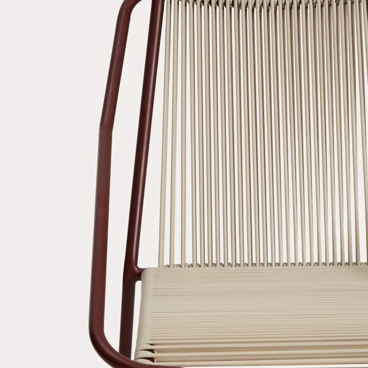 Kave Home Zivia stackable outdoor chair in ecru rope cord and burgundy galvanised steel - Image 5