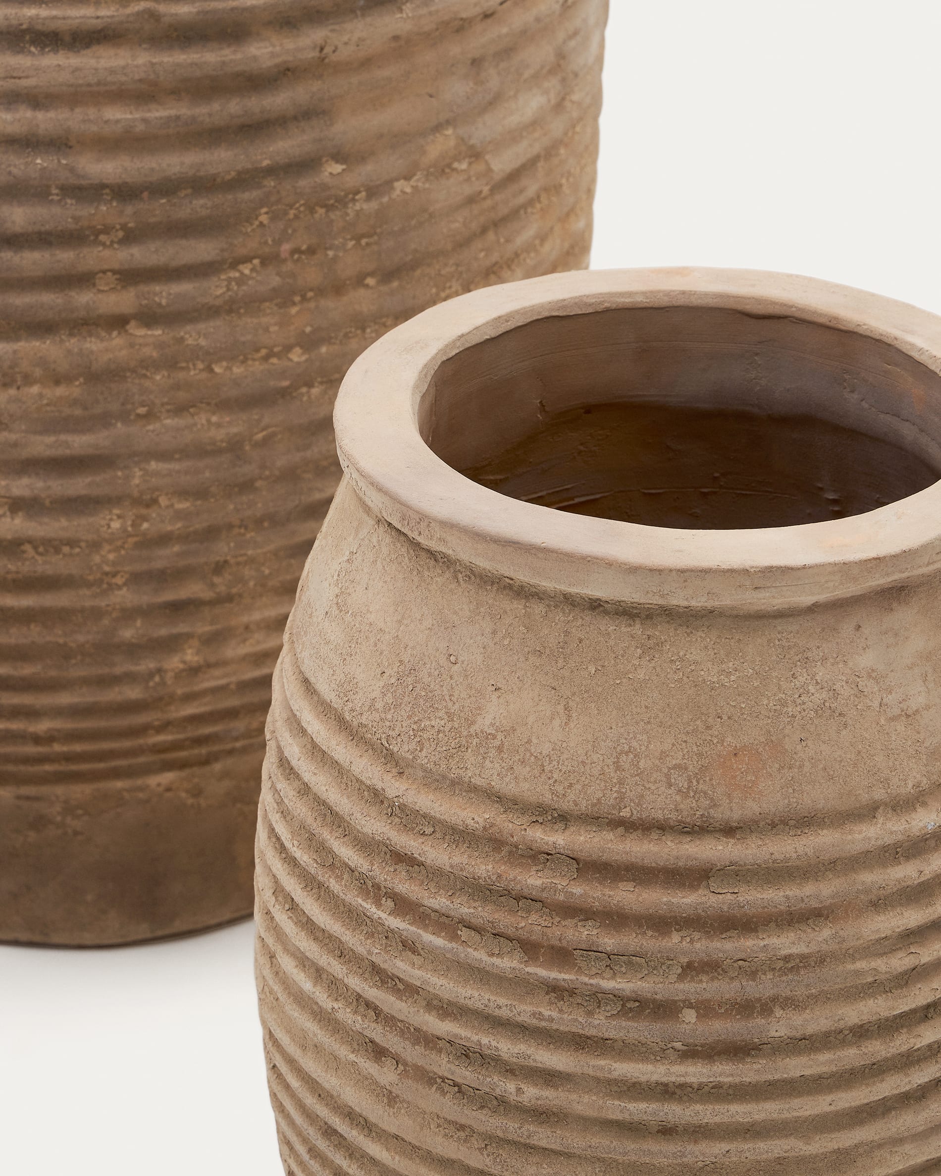 Kave Home Llonga Set of 2 Terracotta Plant Pots - Image 2