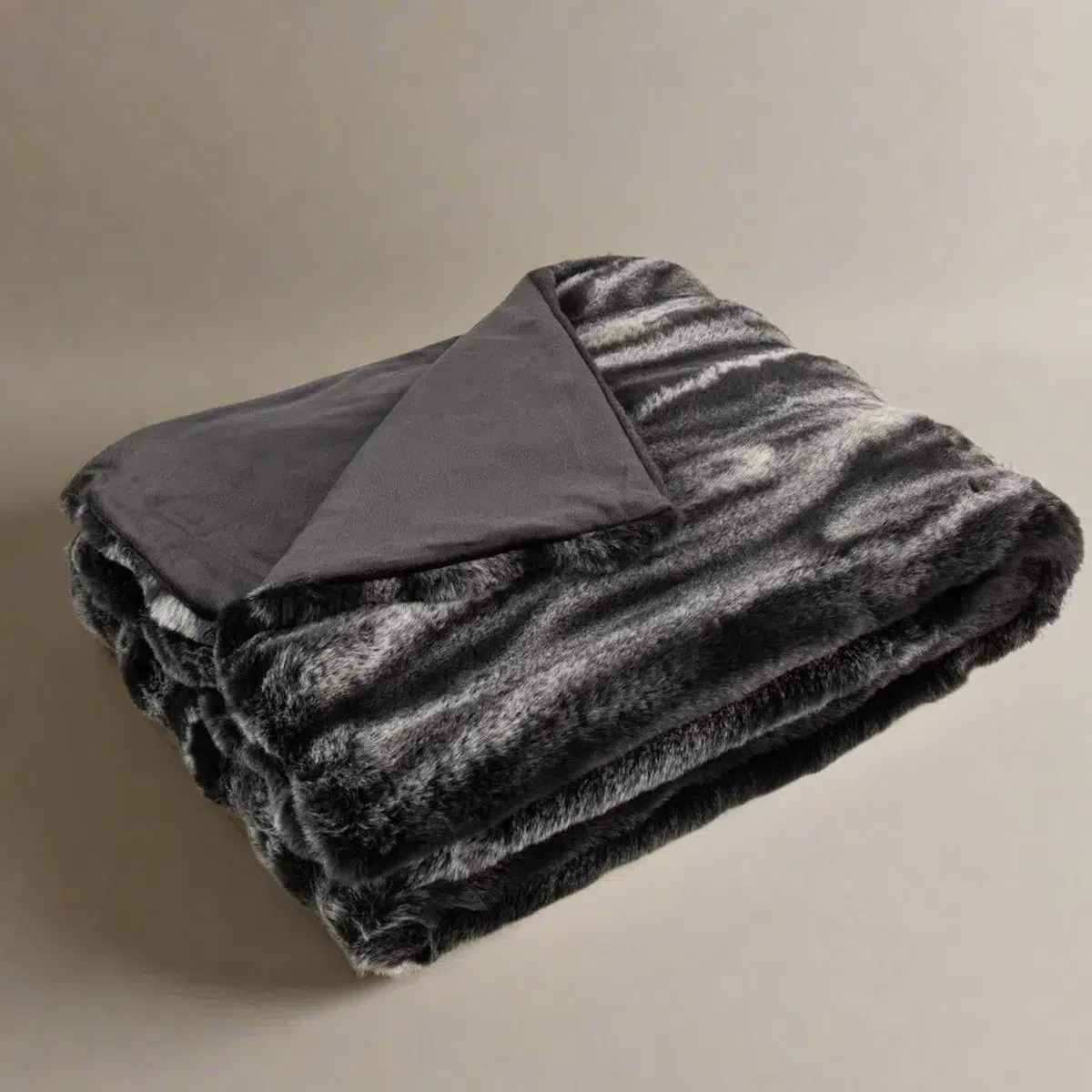 Malini Dalston Throw - Image 2