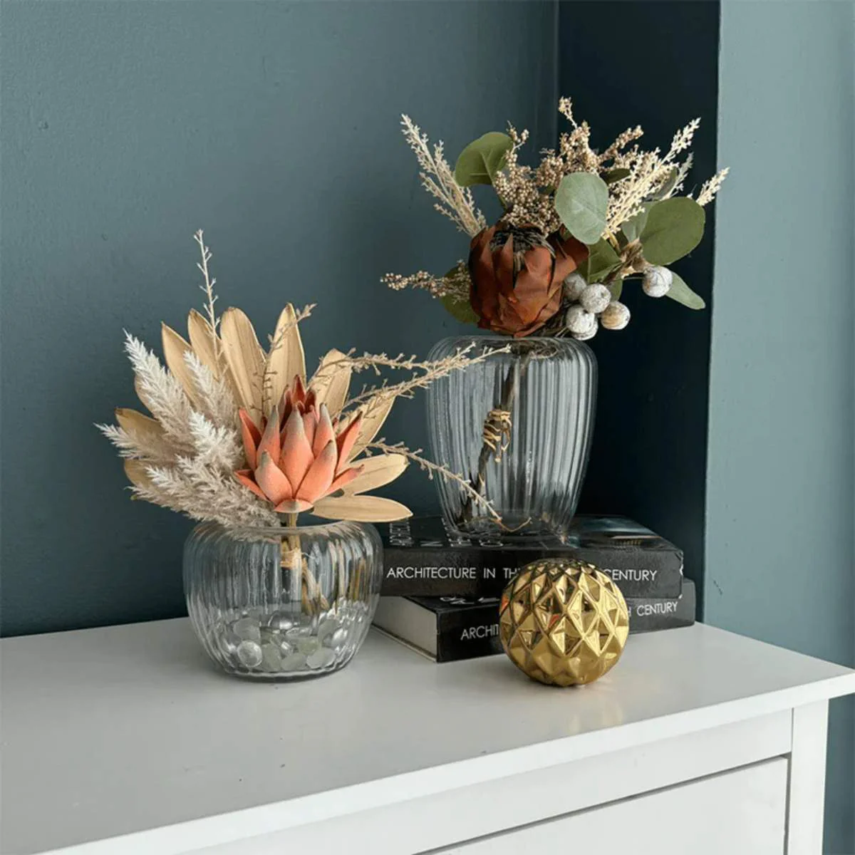 Mandauefoam Ribbed Clear Glass Vase - Image 3