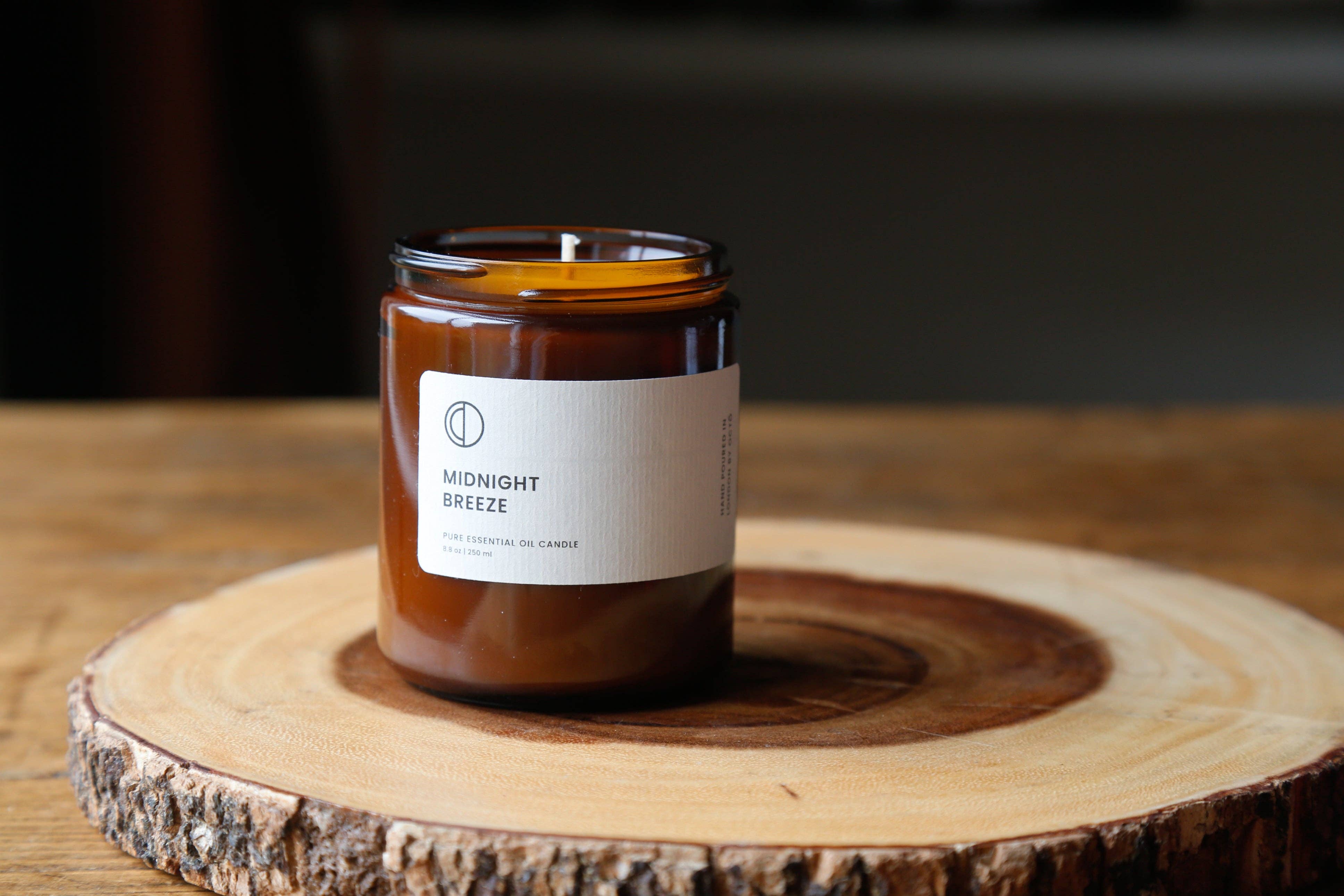 Octō Midnight Breeze candle (Rose Geranium + Vetiver + Patchouli) - Image 3