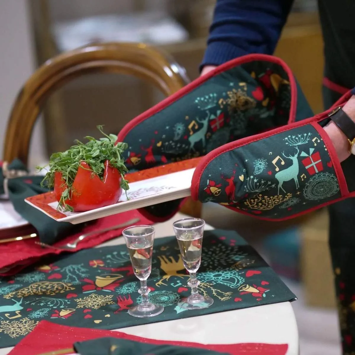 Mindy Brownes A Christmas Wish Platters - Image 7
