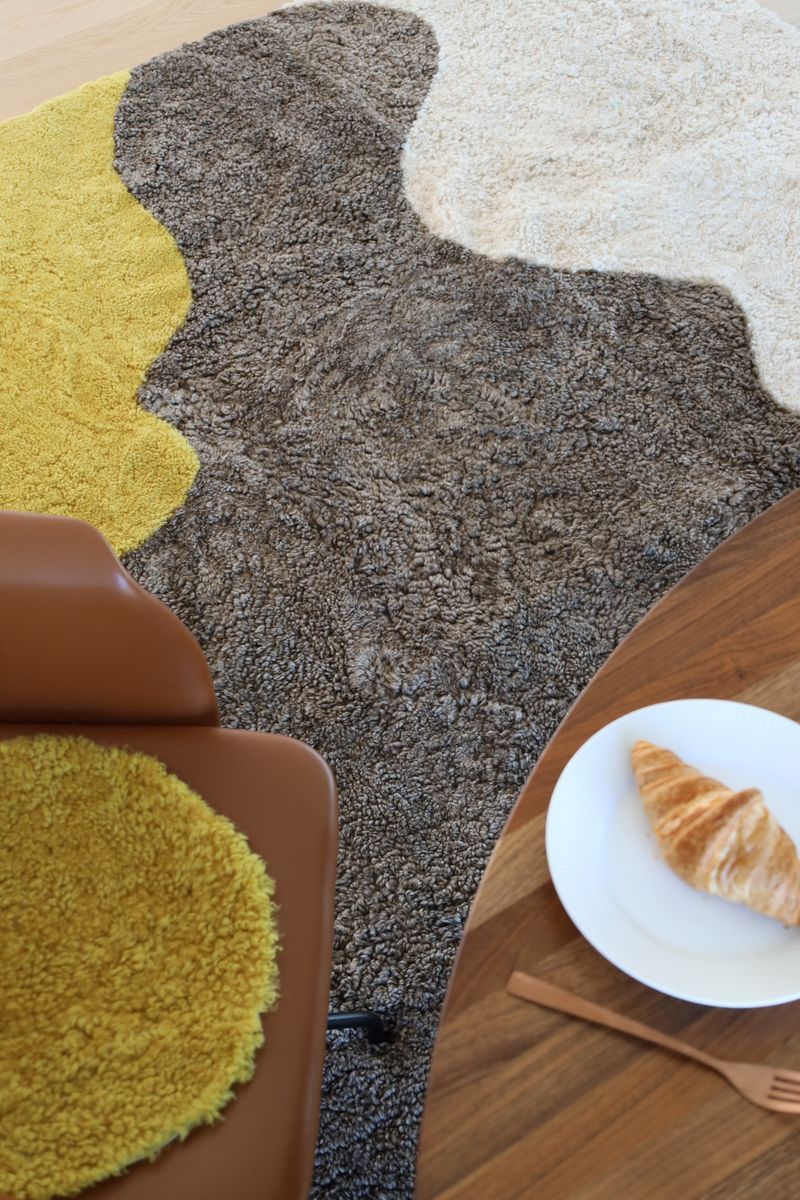 Natures Collection Short Wool Curly Sheepskin River Design Rug - Image 7