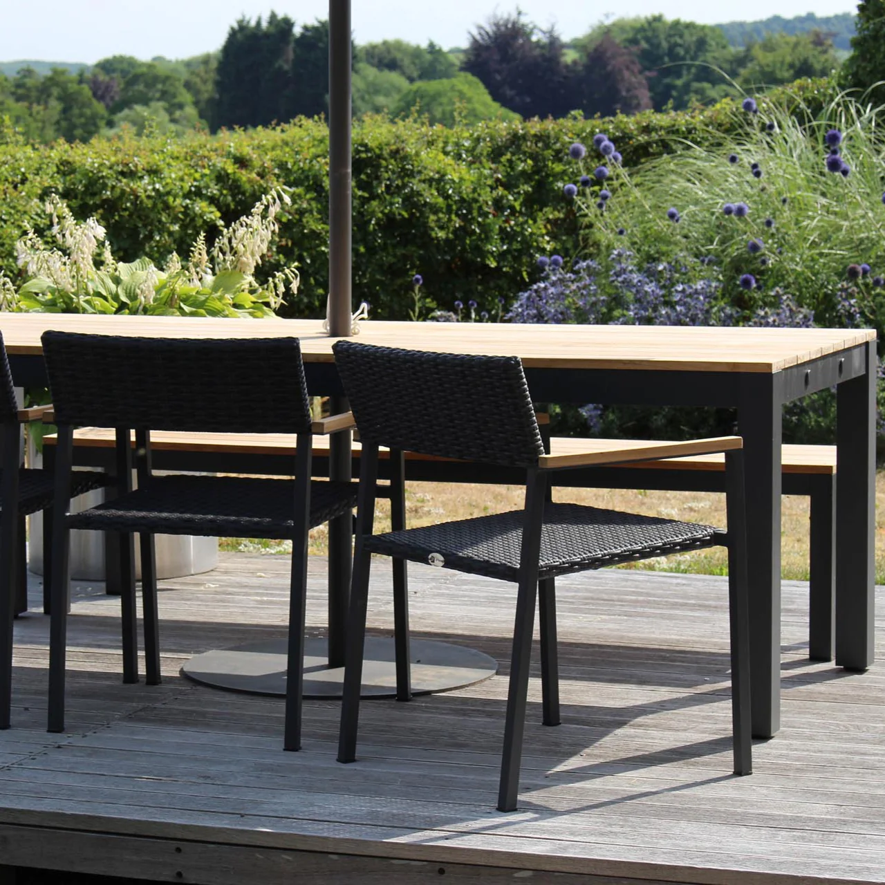 PR Home Reclaim Outdoor Dining Table – Anthracite / Teak - Image 8